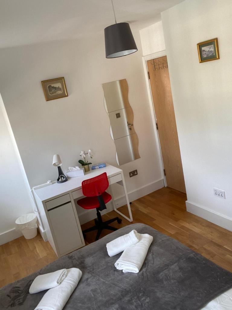 Lovely Private In Euston, Homestay