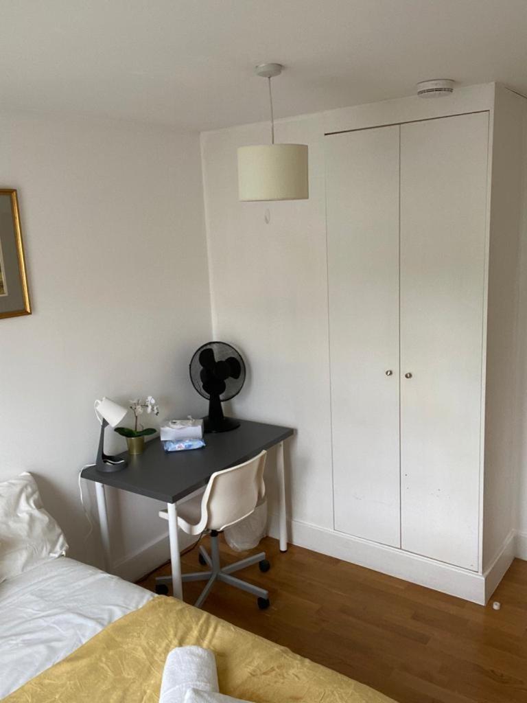 Lovely Private In Euston, Homestay *